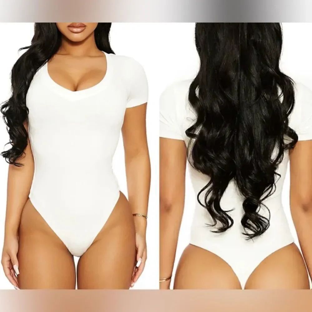 Naked Wardrobe NWT The W V-Neck T Bodysuit in Off White Size XS